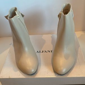 Alfanti Fawn Bootie Ivory Color Sz 8.5 M.                 3” heel